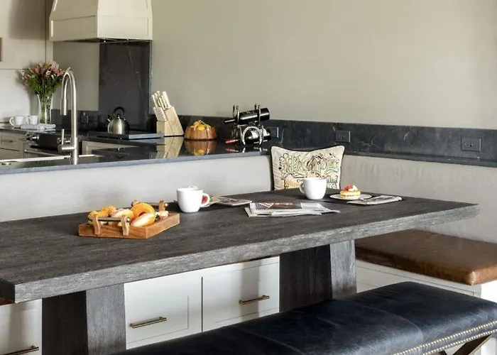 Apartment Rmr: Four Seasons I Unit 6 In