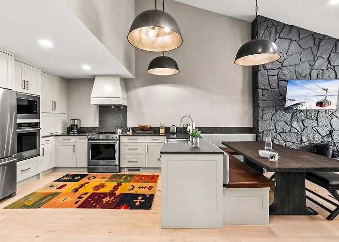Rmr: Four Seasons I Unit 6 In Apartment