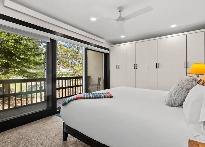 Apartment Rmr: Four Seasons I Unit 6 In *