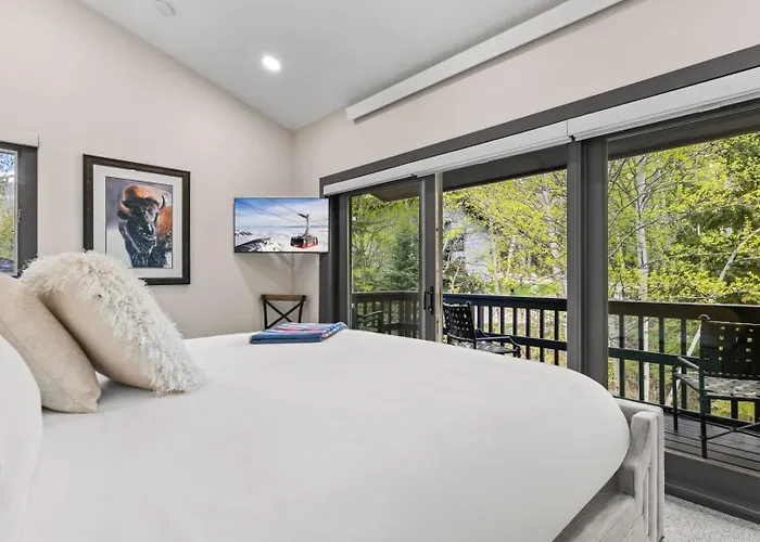 Apartment Rmr: Four Seasons I Unit 6 In