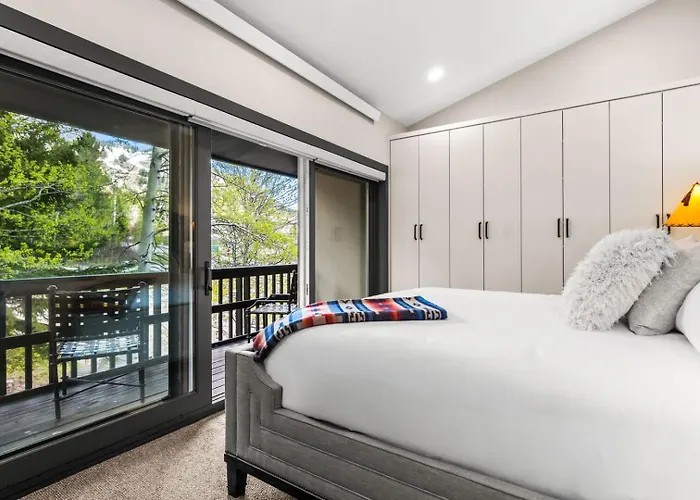 Apartment Rmr: Four Seasons I Unit 6 In *