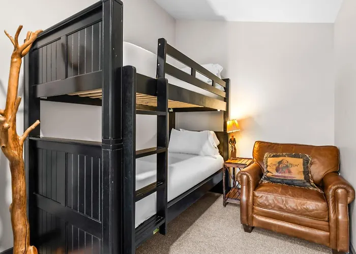Apartment Rmr: Four Seasons I Unit 6 In